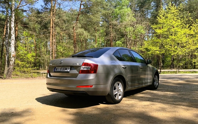 Skoda Octavia cena 29600 przebieg: 209000, rok produkcji 2013 z Strzyżów małe 407